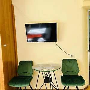 cozy-apartment-with-free-parking-on-premises.hotels-in-tirana.com/